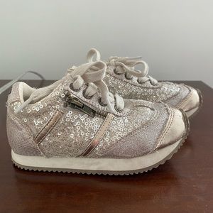 Joyfolie sneakers size 8